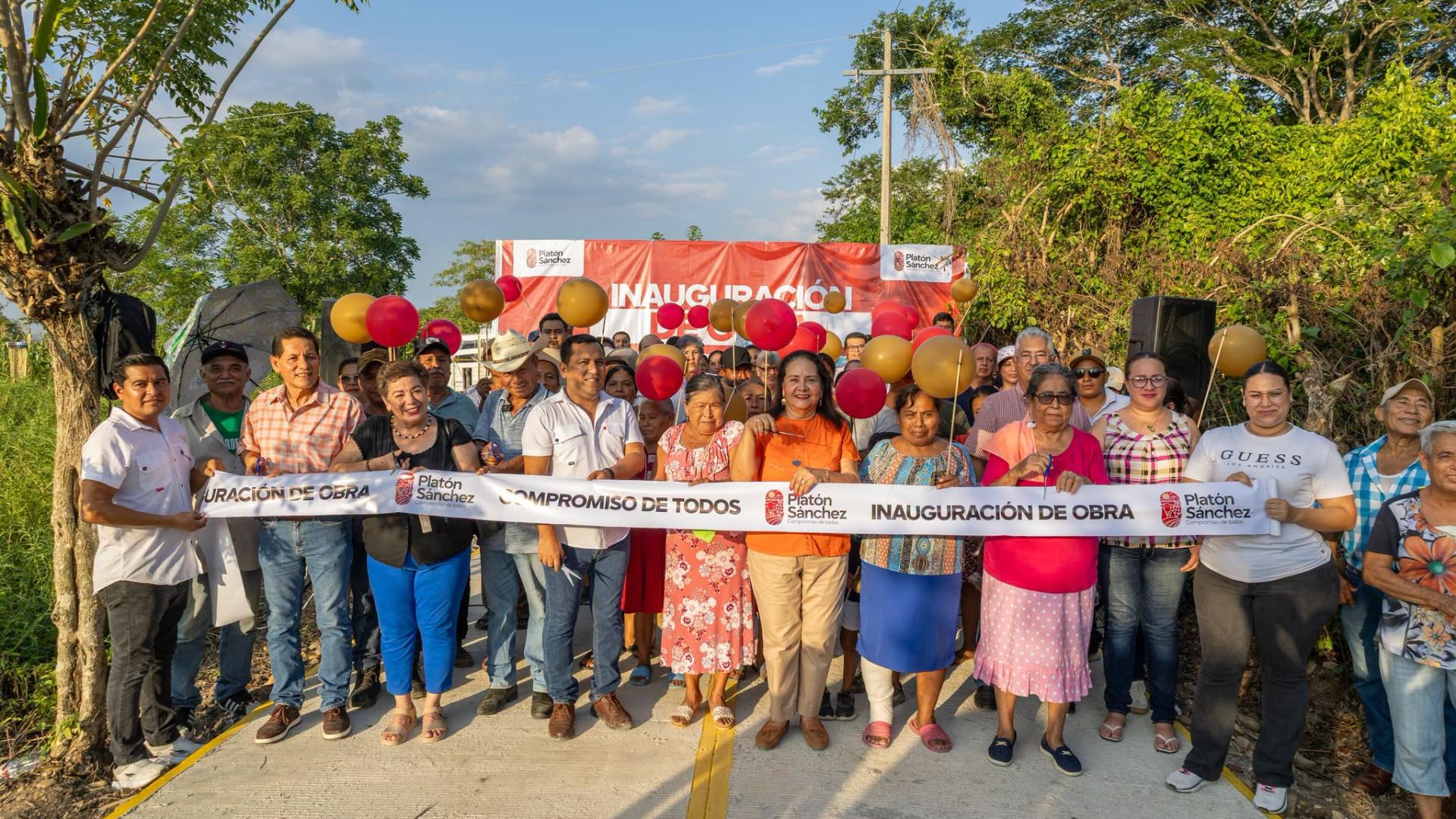 Inauguración de la obra de la rehabilitación del camino rural en la localidad de San Juan